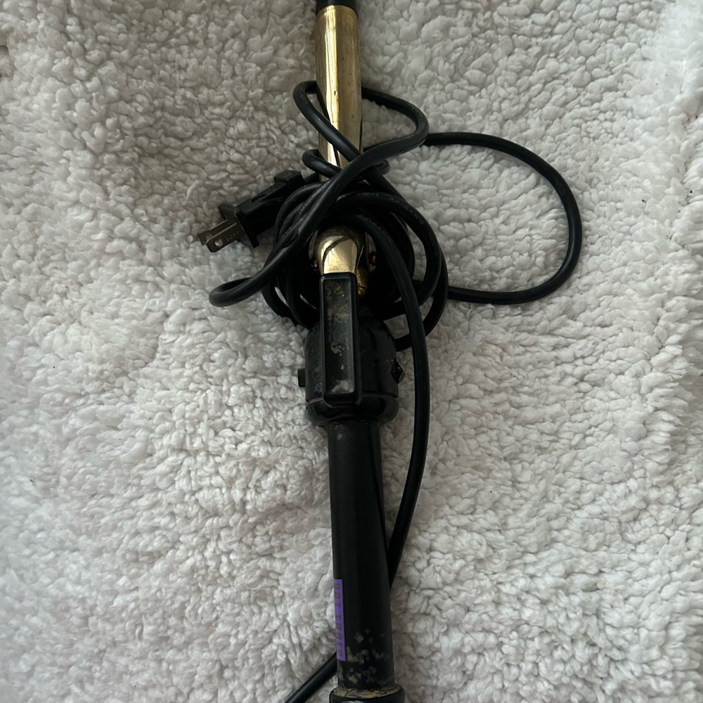 Sleek Black and Gold Hair Curler